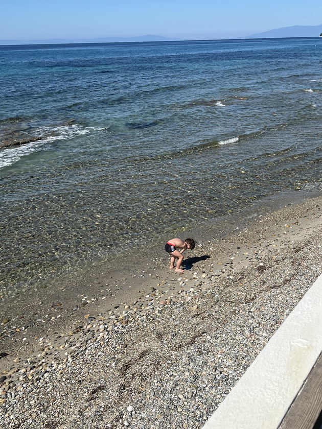 na-odmor-so-jana-burcheska-najdovme-skrieno-mesto-na-halkidiki-soprugot-gotvi-odlichno-ne-odime-po-restorani-02.jpeg