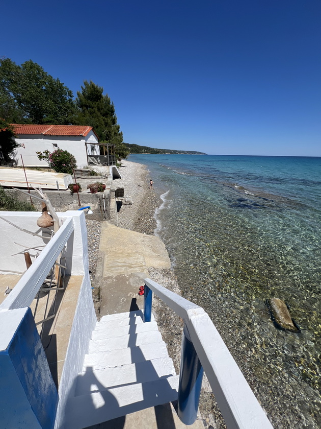na-odmor-so-jana-burcheska-najdovme-skrieno-mesto-na-halkidiki-soprugot-gotvi-odlichno-ne-odime-po-restorani-04.jpeg