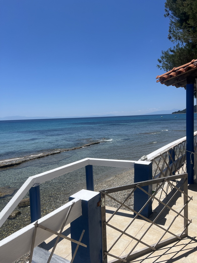 na-odmor-so-jana-burcheska-najdovme-skrieno-mesto-na-halkidiki-soprugot-gotvi-odlichno-ne-odime-po-restorani-12.jpeg