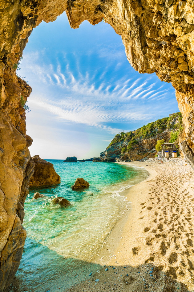 top-7-najubavi-plazhi-na-polustrovot-pelion-vo-grcija-koj-stanuva-popularen-kaj-makedoncite-02.jpg