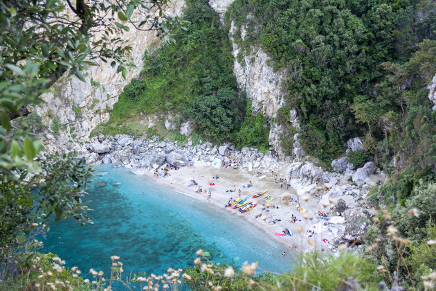 top-7-najubavi-plazhi-na-polustrovot-pelion-vo-grcija-koj-stanuva-popularen-kaj-makedoncite-05.jpg