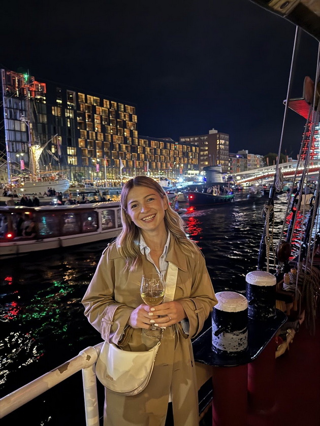 uspeshni-makedonci-niz-svetot-marina-angelovska-30-raboti-vo-booking-vo-amsterdam-11.jpg