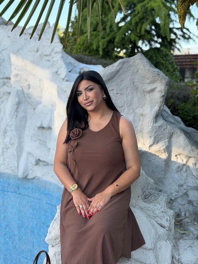 angela-stanishikj-diplomirashe-medicina-studirav-i-paralelno-rabotev-po-2-3-raboti-kako-kelnerka-sestra-crtav-karikaturi-11.jpeg