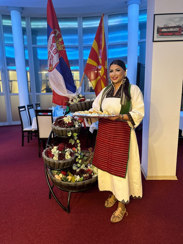 angela-stanishikj-diplomirashe-medicina-studirav-i-paralelno-rabotev-po-2-3-raboti-kako-kelnerka-sestra-crtav-karikaturi-19.jpeg