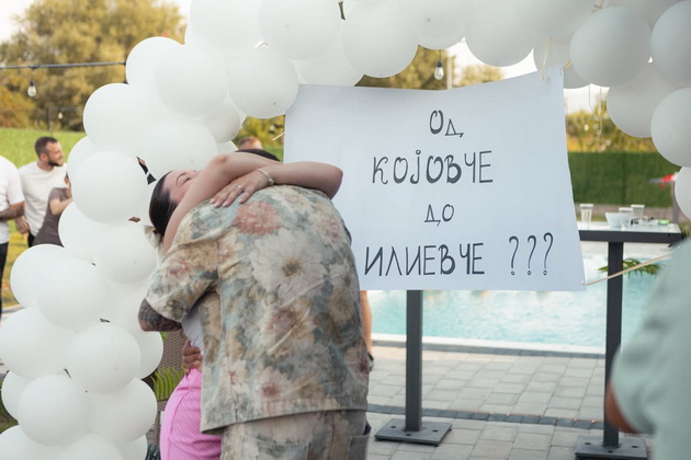 bazhe-od-skopje-ja-zaprosi-iva-so-kul-napis-prstenot-go-kriev-vo-mojata-berbernica-glumev-odime-na-rodenden-na-tatko-mi-09.jpg