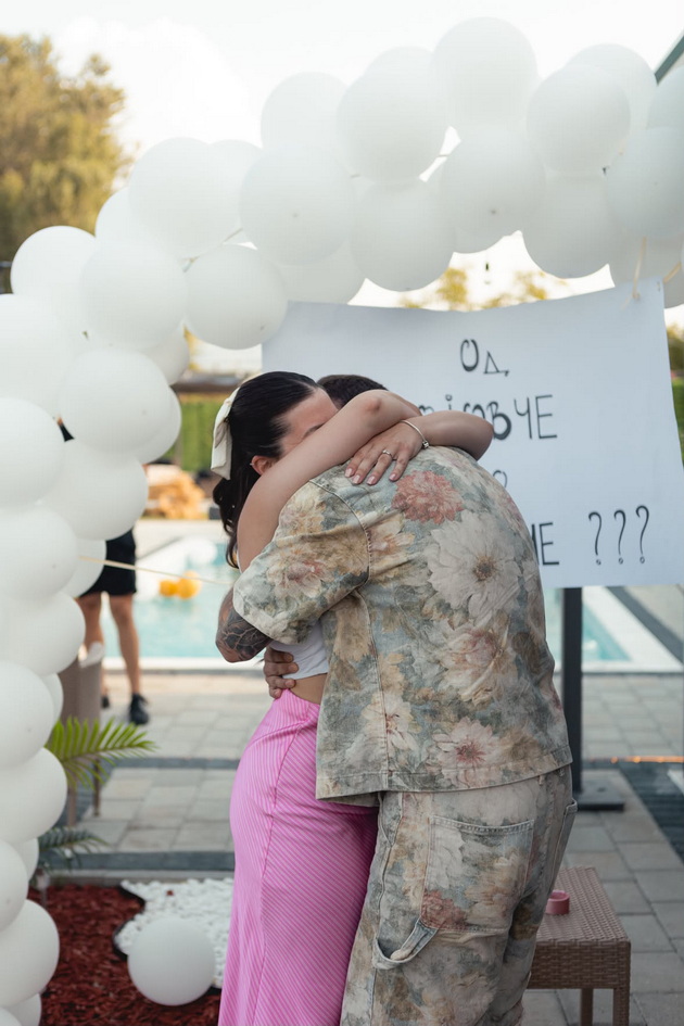 bazhe-od-skopje-ja-zaprosi-iva-so-kul-napis-prstenot-go-kriev-vo-mojata-berbernica-glumev-odime-na-rodenden-na-tatko-mi-13.jpg