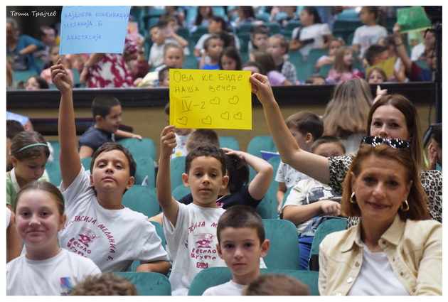 irena-soprugata-na-klavijaturistot-filip-stevanovski-od-dnk-so-nego-go-organiziravme-festivalot-veselo-shturche-06.jpeg