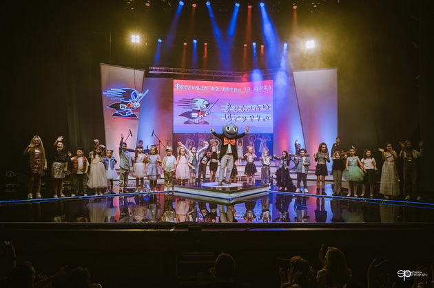 irena-soprugata-na-klavijaturistot-filip-stevanovski-od-dnk-so-nego-go-organiziravme-festivalot-veselo-shturche-13.jpeg