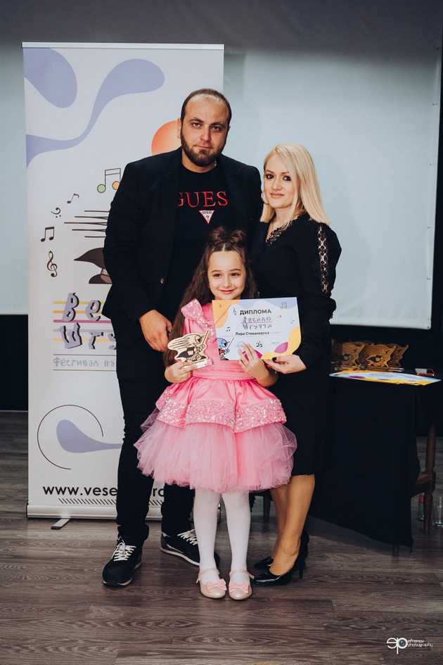 irena-soprugata-na-klavijaturistot-filip-stevanovski-od-dnk-so-nego-go-organiziravme-festivalot-veselo-shturche-16.jpeg