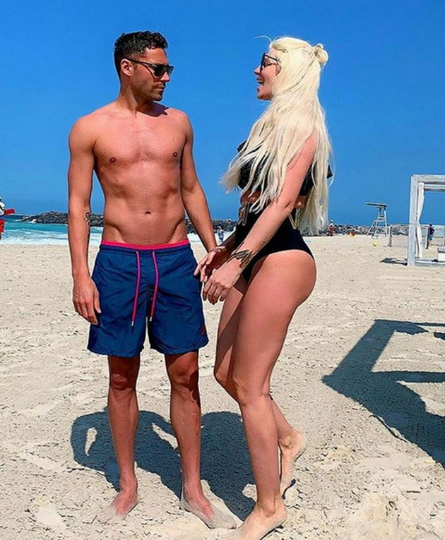 kolku-e-ubav-dushko-toshikj-i-pokazha-na-karleusha-kakov-mangup-izgubila-so-fotki-od-sebe-na-odmorot-so-kjerkite-vo-marmaris-012.jpg