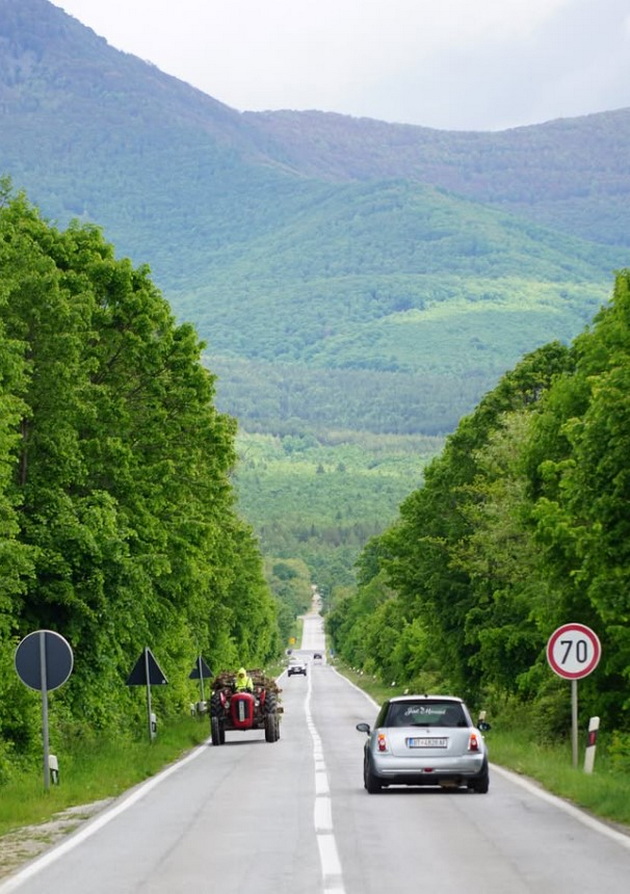makedonija-naj-ubava-si-dechko-velosipedist-dojde-od-stranstvo-i-ni-go-pokazha-toa-duri-se-bricheshe-na-poljana-06.jpg