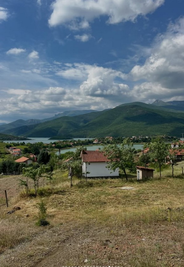 makedonija-naj-ubava-si-dechko-velosipedist-dojde-od-stranstvo-i-ni-go-pokazha-toa-duri-se-bricheshe-na-poljana-16.jpg