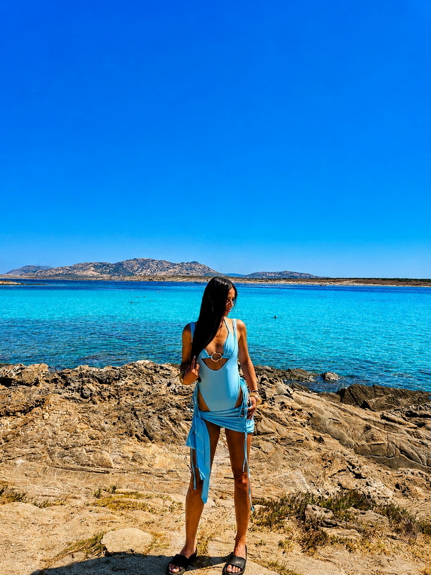 na-odmor-so-jasmina-poposka-na-sardinija-ostrovot-bara-mnogu-vozenje-5-dena-ne-se-dovolni-a-plazhite-i-moreto-se-kako-na-instagram-02.jpg