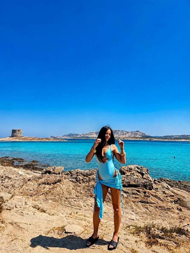 na-odmor-so-jasmina-poposka-na-sardinija-ostrovot-bara-mnogu-vozenje-5-dena-ne-se-dovolni-a-plazhite-i-moreto-se-kako-na-instagram-04_copy.jpg