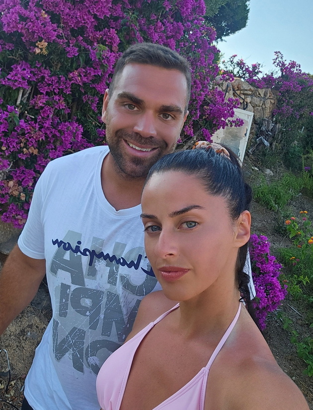 na-odmor-so-jasmina-poposka-na-sardinija-ostrovot-bara-mnogu-vozenje-5-dena-ne-se-dovolni-a-plazhite-i-moreto-se-kako-na-instagram-05.jpg