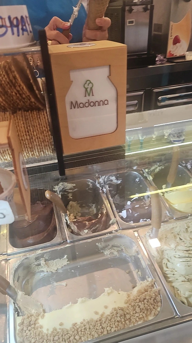 na-odmor-so-jasmina-poposka-na-sardinija-ostrovot-bara-mnogu-vozenje-5-dena-ne-se-dovolni-a-plazhite-i-moreto-se-kako-na-instagram-07.jpg