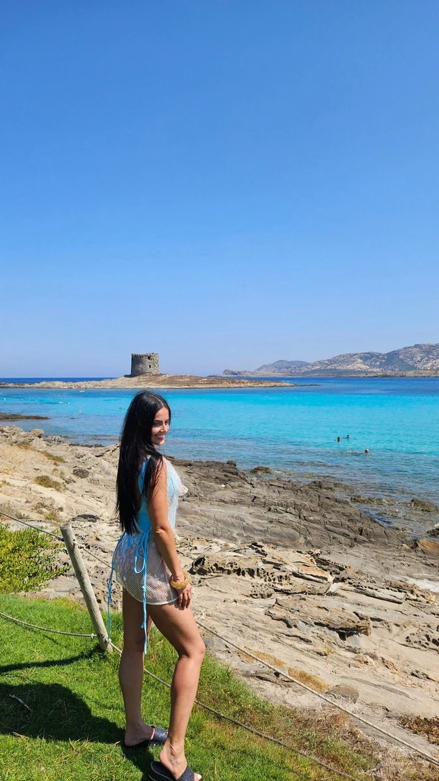 na-odmor-so-jasmina-poposka-na-sardinija-ostrovot-bara-mnogu-vozenje-5-dena-ne-se-dovolni-a-plazhite-i-moreto-se-kako-na-instagram-10.jpg