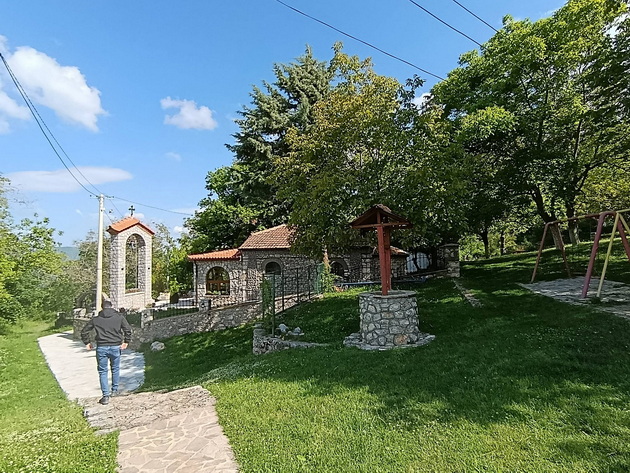rajskoto-dvorche-na-crkvata-sv-ilija-vo-ohridskoto-s-velgoshti-e-sovrsheno-za-relaksacija-foto-12.jpg