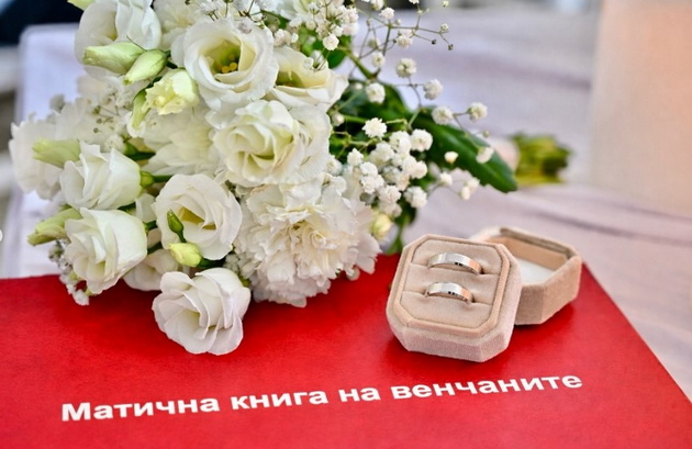 soprugata-tiktokerka-mu-sedi-na-raka-na-makedonecot-od-dzvezdite-na-grand-na-odmor-na-majorka-foto-07.jpg