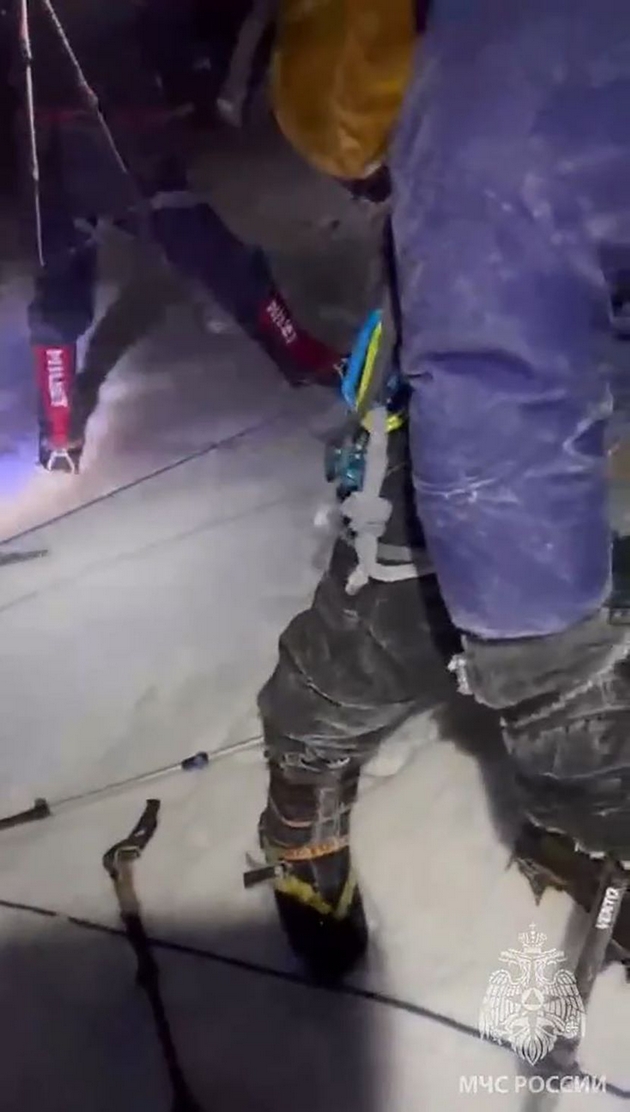 brachen-par-i-poznata-doktorka-megju-zaginatite-bosanci-na-elbrus-telata-na-planinarite-se-zaglaveni-na-planinata-video-10.JPG