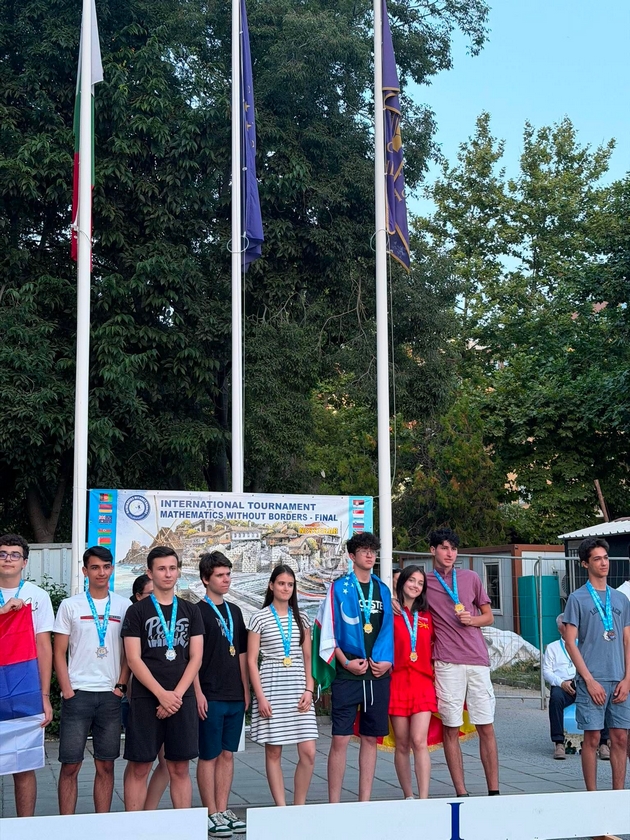 dodeka-mnogumina-go-chekaat-svojot-moment-sofija-gjorcheva-od-kavadarci-so-godini-go-sozdava-05.JPG