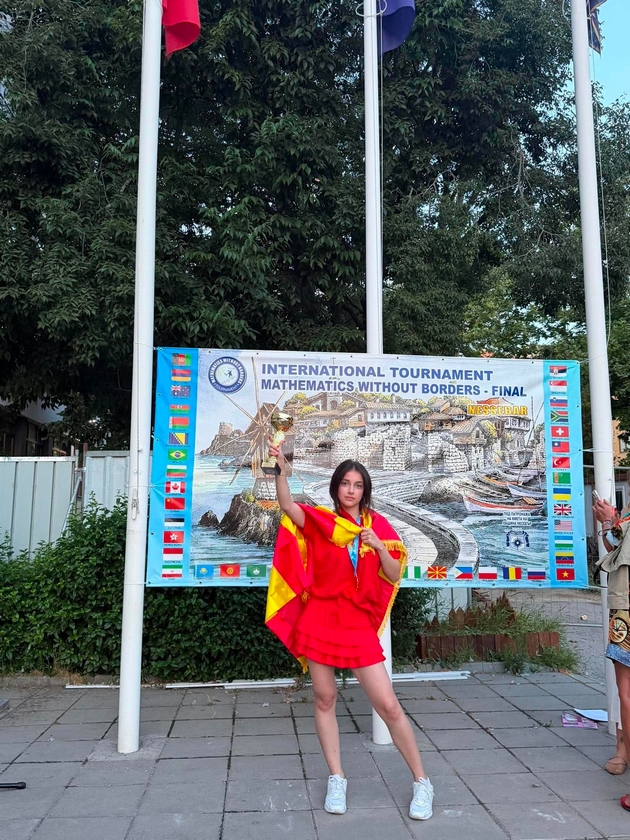 dodeka-mnogumina-go-chekaat-svojot-moment-sofija-gjorcheva-od-kavadarci-so-godini-go-sozdava-07.JPG