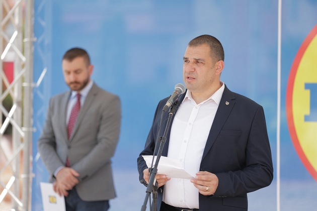 i-strumica-go-dobiva-svojot-lidl-postaven-kamen-temelnikot-na-noviot-market-05.JPG