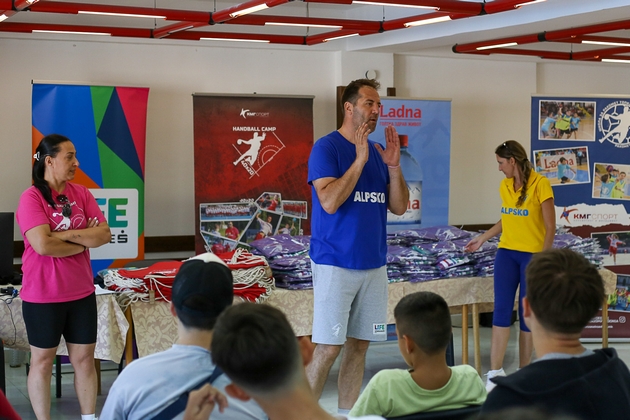 povekje-od-120-uchesnici-od-pet-drzhavi-go-otvorija-jubilejniot-kamp-40h20-vo-ohrid-02.JPG