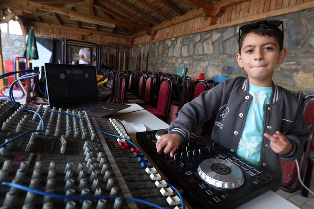gorjan-8-od-tetovo-pushtashe-muzika-na-d-festival-pochnav-na-6-godini-se-kachuvav-na-gajba-da-stignam-do-miksetata-02.jpg