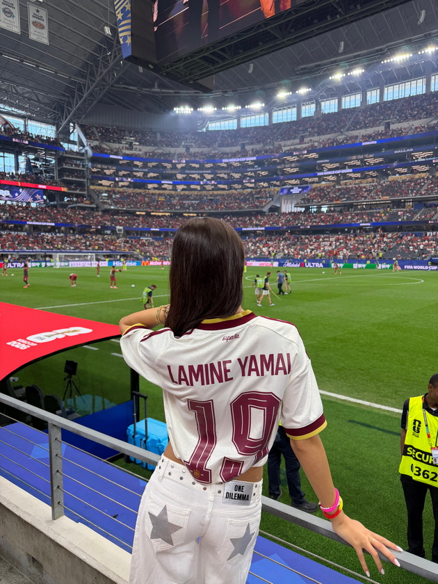 i-go-posveti-prviot-gol-na-svetsko-taa-javno-mu-izjavi-ljubov-koja-e-devojkata-na-lamin-jamal-so-koja-e-vo-vrska-od-maj-2026-09.jpg