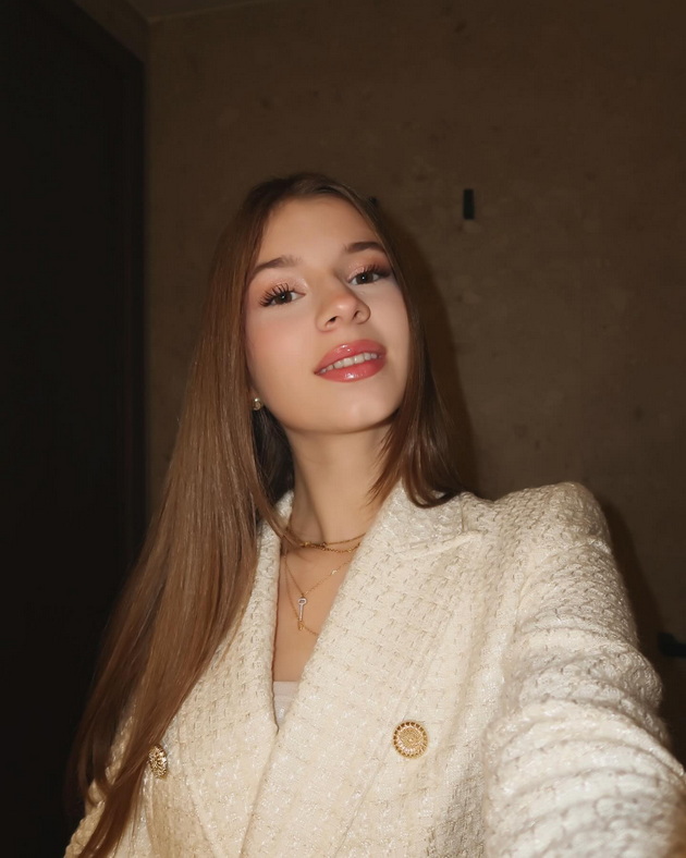 kiki-mukaetova-bila-zhrtva-na-vrsnichko-nasilstvo-dvapati-puknat-nos-shinata-raka-ushte-go-pamtam-stravot-so-koj-odev-vo-shkolo-03.jpg