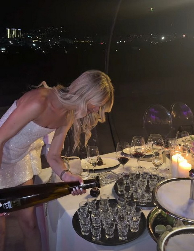 modelot-elena-gjorgovska-so-luksuzna-zabava-go-proslavi-diplomiranjeto-vpechatliv-fustan-ognomet-teche-shampanjsko-26.jpg