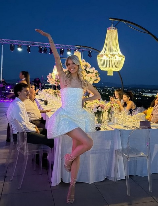 modelot-elena-gjorgovska-so-luksuzna-zabava-go-proslavi-diplomiranjeto-vpechatliv-fustan-ognomet-teche-shampanjsko-29.jpg