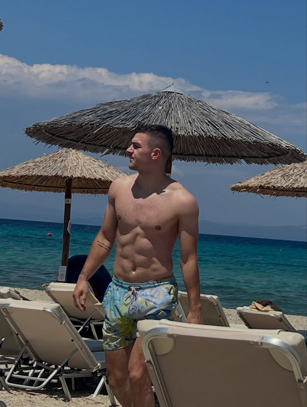 muskulesti-tela-i-fit-forma-koi-poznati-makedonci-izdominiraa-na-plazha-ova-leto-08.jpg