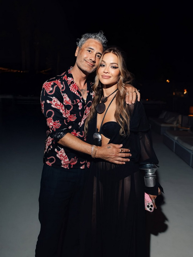 rita-ora-za-crnobelo-ponekogash-razmisluvam-kakov-bi-mi-bil-zhivotot-da-ostanev-na-balkanot-a-soprugot-sekoj-den-uspeva-da-me-nasmee-10.jpg