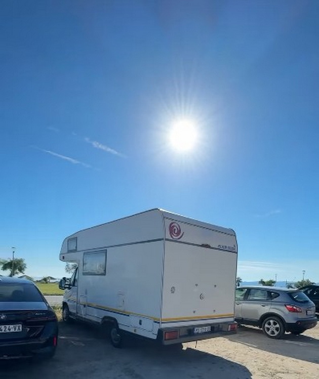 srpski-par-so-bebe-letuvashe-27-dena-vo-7-kampa-niz-grcija-plativme-800-skoro-vo-site-se-doplakja-prikluchok-za-struja-11.jpg