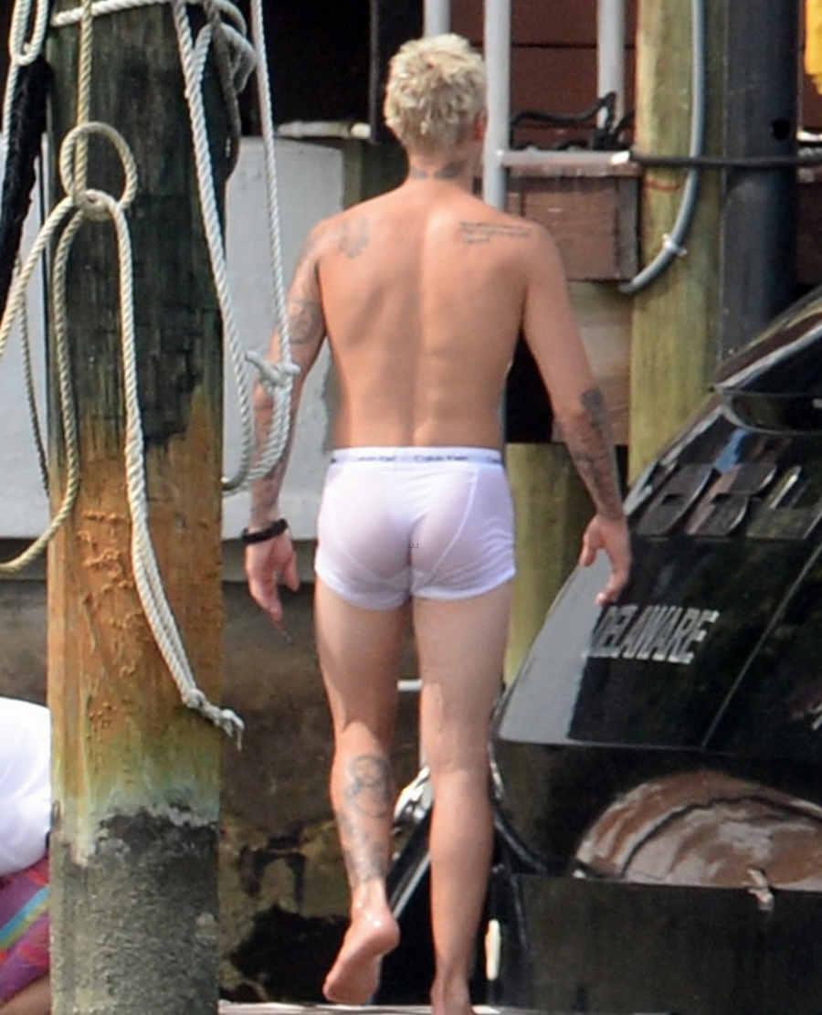 Justin Bieber Apologizes, Explains Why He Deleted That Butt Pic