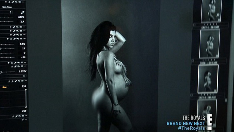 Kourtney Kardashian Thefappening And Nude