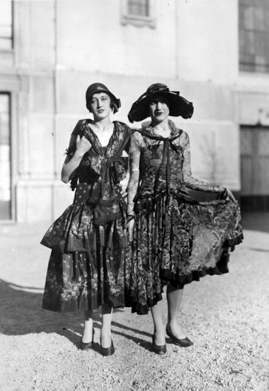 Жизнь в 20 30 годы прошлого столетия. Мода Париж 1920-е. 1920е женская мода в Париже. Женская мода в 1920-1929 годы. Модницы 20-х годов 20 века.