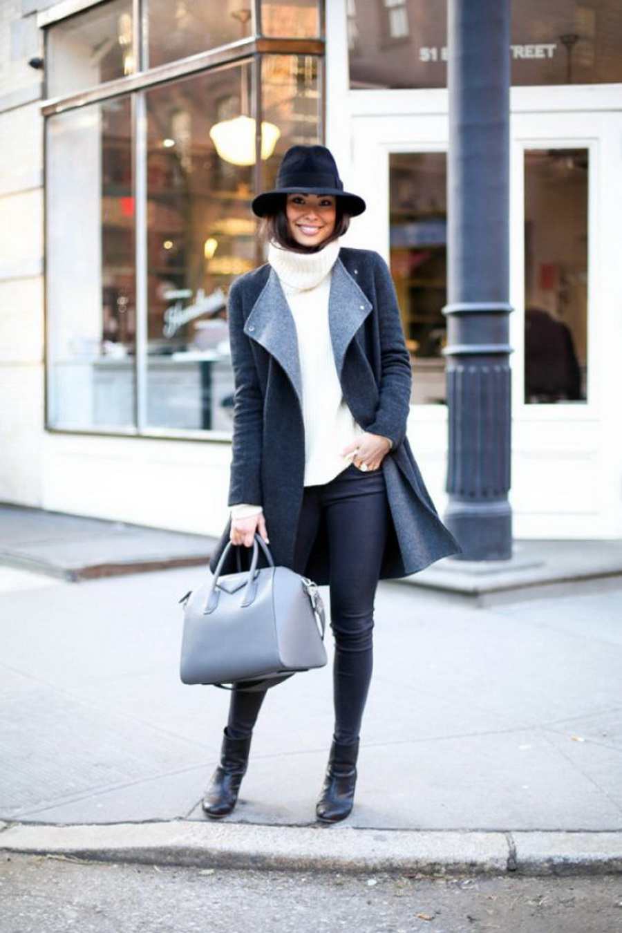Черное пальто и шляпа. Шляпа с пальто женское. Черное пальто и шляпа женская. Серое пальто и шляпа.
