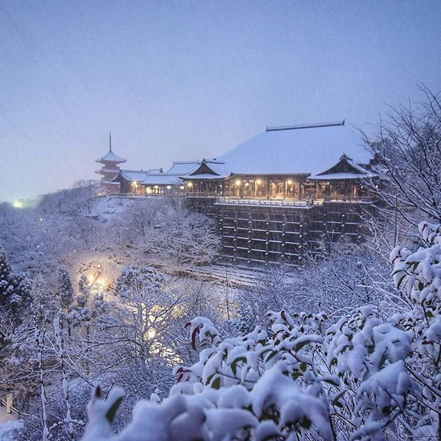 Бывают ли зимние. Зима в Киото Япония. Киото город в Японии зимой. Япония Киото снег. Япония провинция зима.