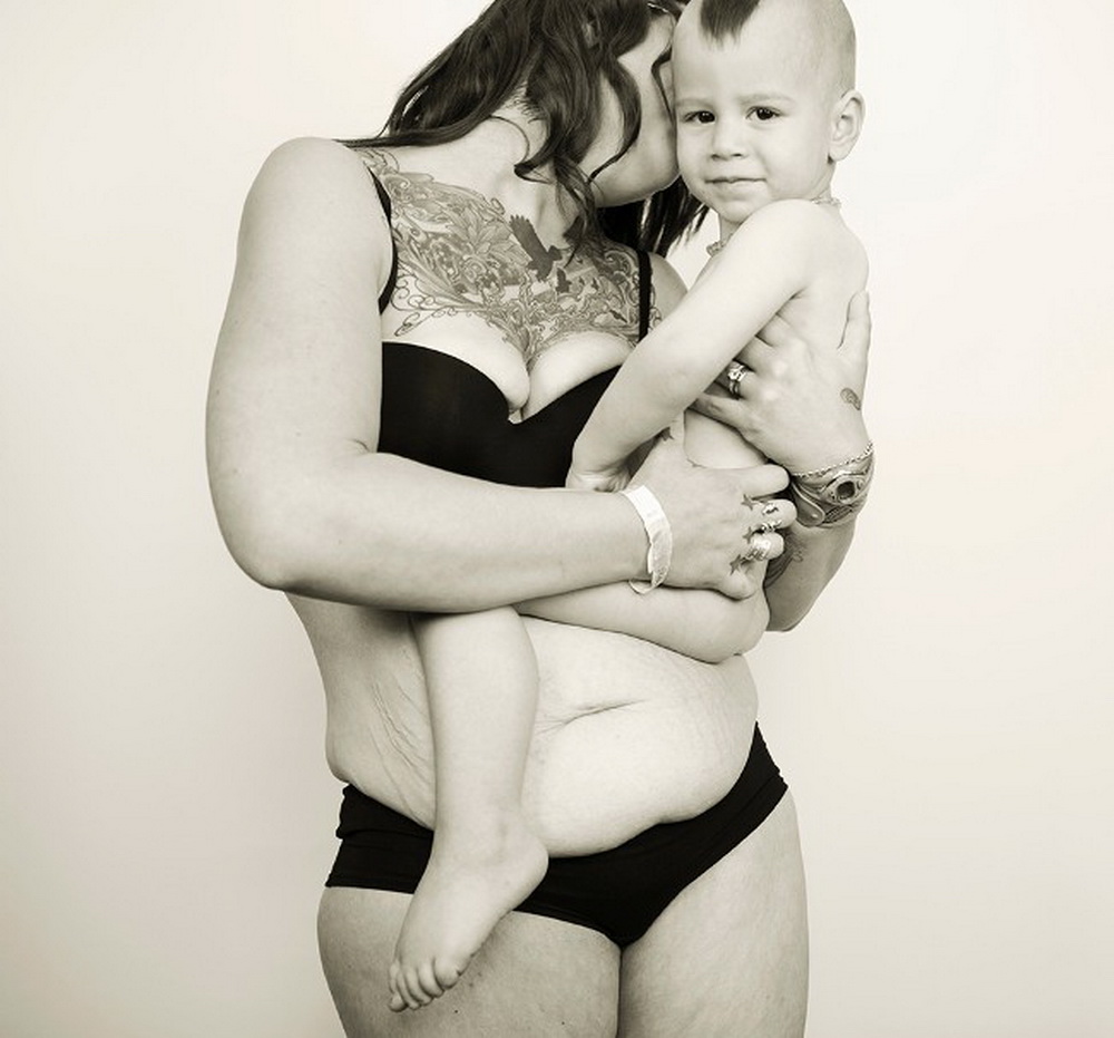 Смотрит на голую маму. Джейд Билл. Фотопроект Джейд Билл. Мама после родов. Тело после родов фотопроект.