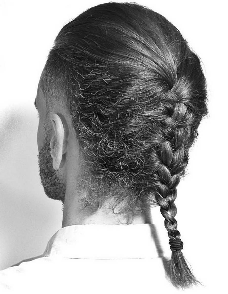 Длинные волосы на затылке. Cornrows Braids мужские. Мужские косички на длинные волосы. Мужские прически с косичкой на затылке.